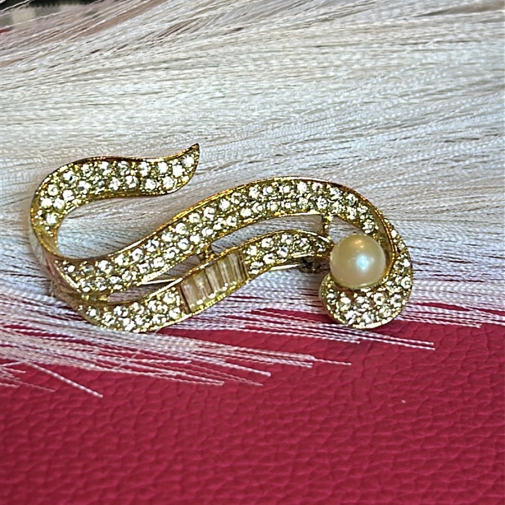 Gorgeous Brooch